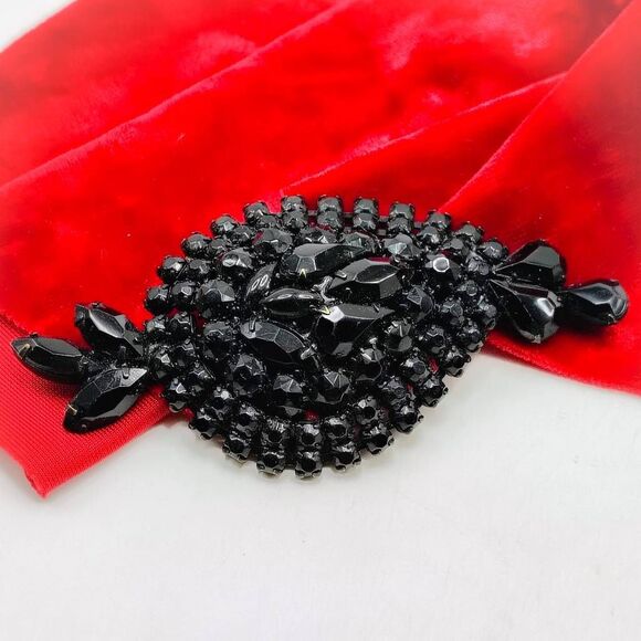 Large Vintage Leaf-shape Clustered Rhinestones Costume Brooch Pin Black - Picture 1 of 7